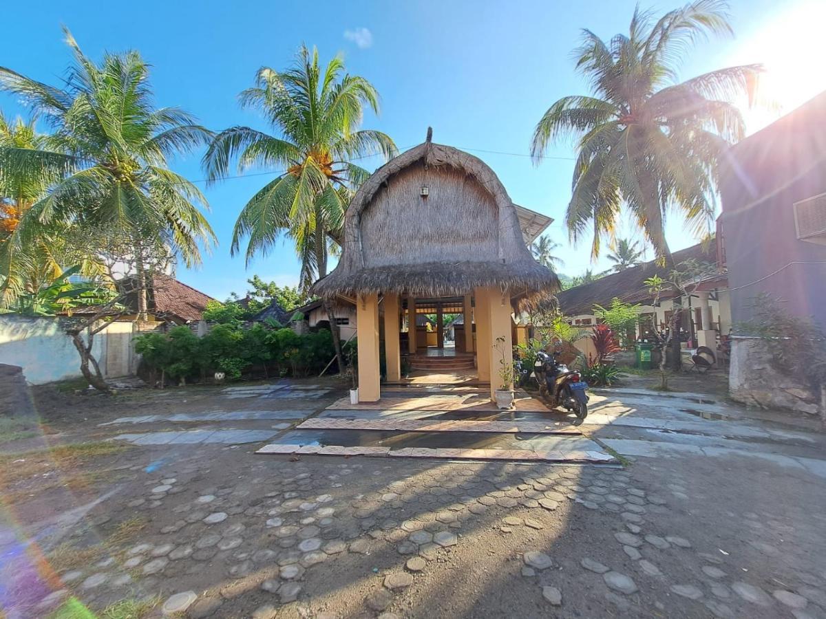 Surfers Beachfront Lombok 호텔 Kuta  외부 사진